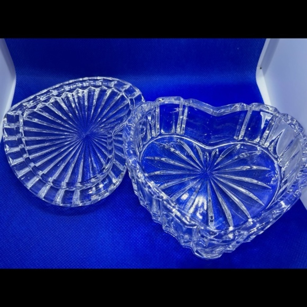 Crystal Heart Trinket Container - Picture 3 of 11